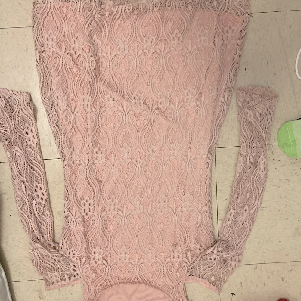 They are maroon and pink they are bran new and they are size medium